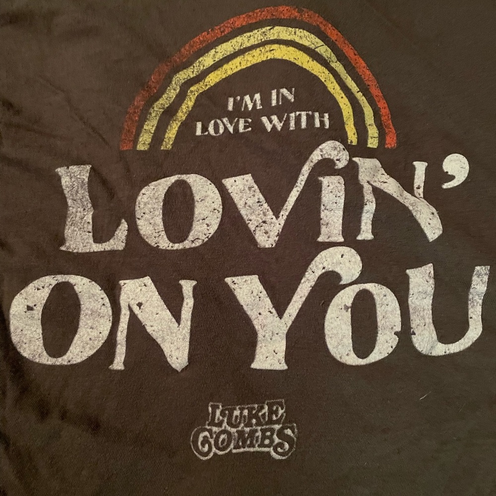 Luke Combs concert tshirt size small.